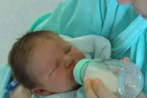 Les bienfaits du lait en poudre pour bébé : nutrition et croissance