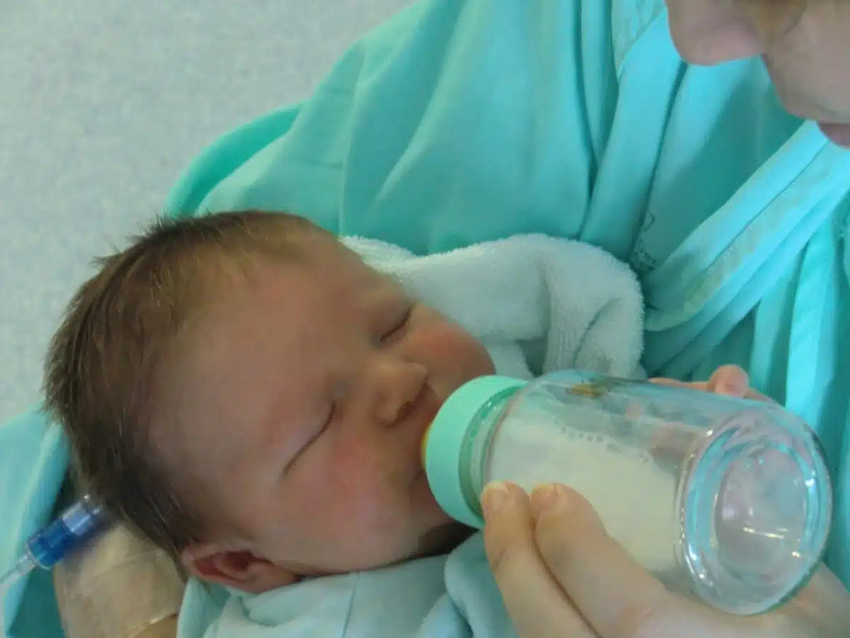 Les bienfaits du lait en poudre pour bébé : nutrition et croissance