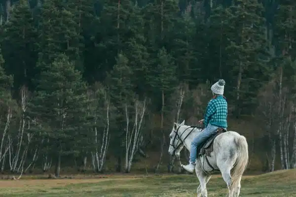 Les 5 indispensables à avoir dans sa garde-robe pour l’équitation