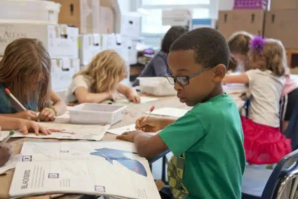 Gérer les défis de l’éducation en période de confinement : conseils pratiques
