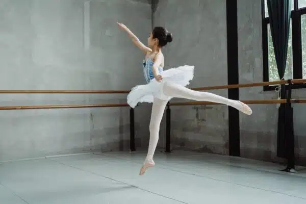 Trouvez le bon terme pour remplacer ballerine et éviter les répétitions