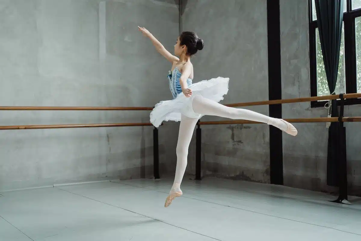 Trouvez le bon terme pour remplacer ballerine et éviter les répétitions