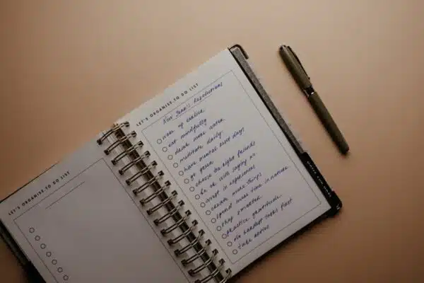 Gérer les devoirs à la maison : conseils pratiques pour une organisation efficace