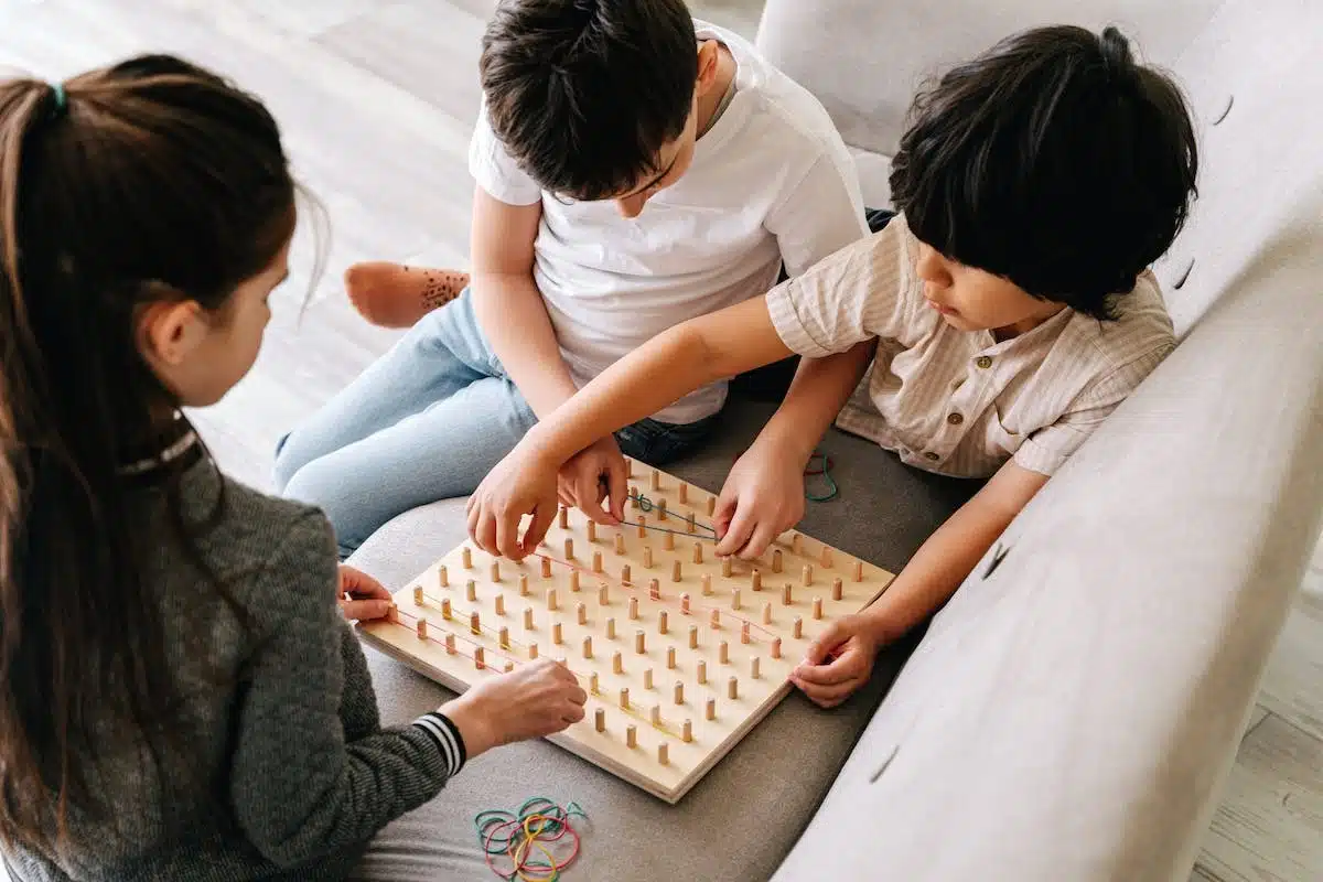 Les nombreux bénéfices des jeux de société pour l’épanouissement des enfants