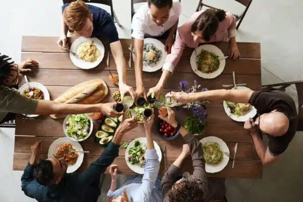L’importance des moments partagés en famille autour de la table