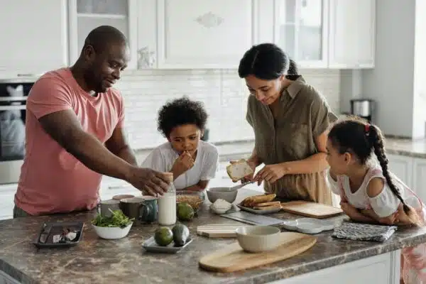 Construire une routine familiale équilibrée et harmonieuse : conseils pratiques