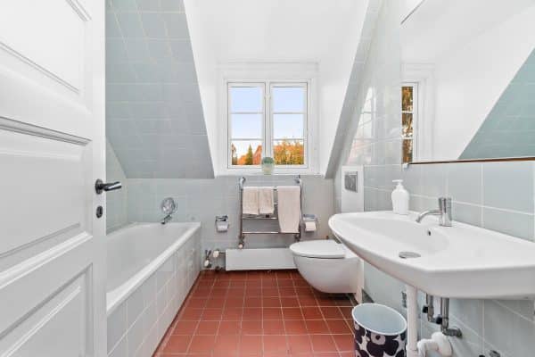 Comment enlever un mur de baignoire ?