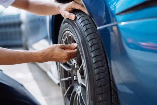 Les différents types de pneus pour voitures et leurs avantages