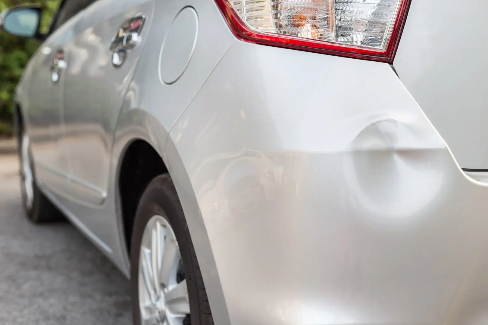 Pourquoi contacter Elite wash pour le débosselage sans peinture de votre voiture à Bouc-Bel-Air ?