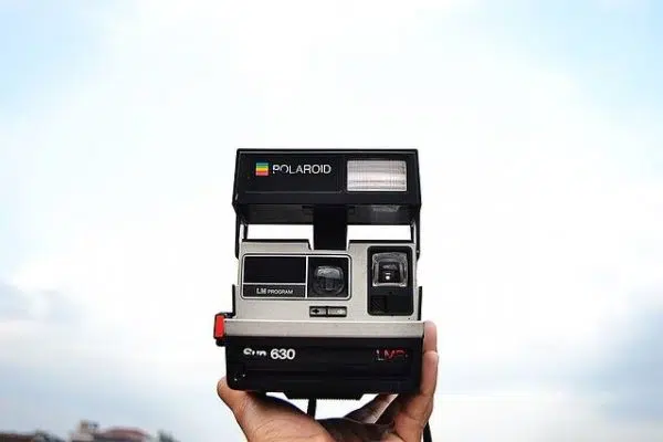 Comment prendre des photos avec un Polaroid ?